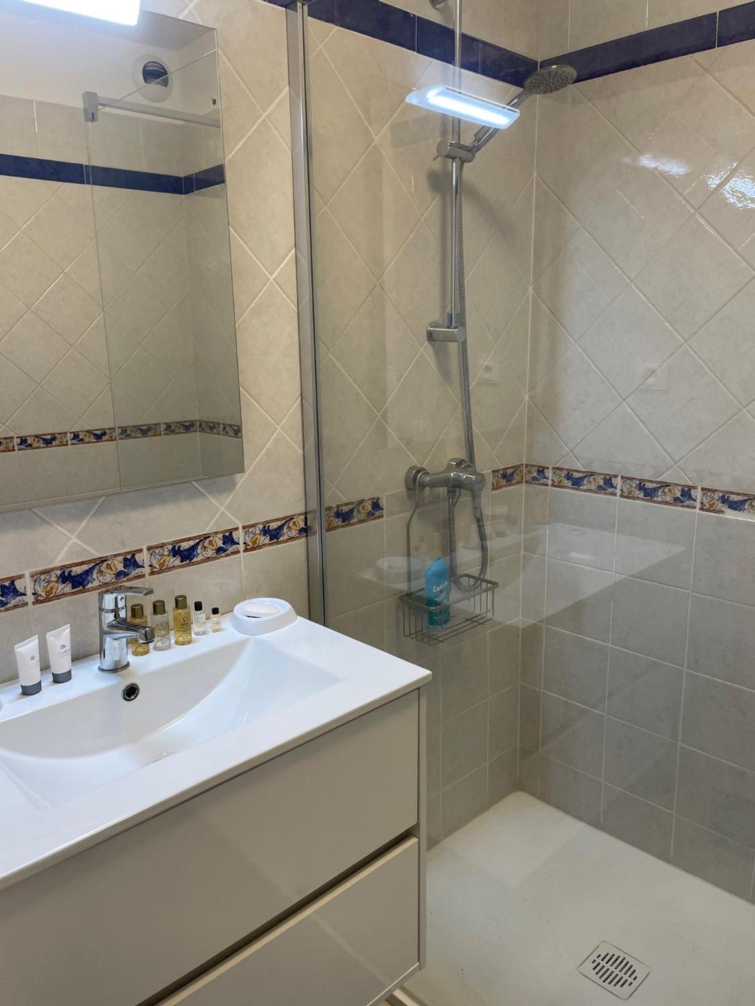 2 Pieces Saint Raphael Renove, Classe 4 Etoiles, 100 M Plages, Piscine, Tennis, Parc, Terrasse, Jardin Privatif Eksteriør bilde