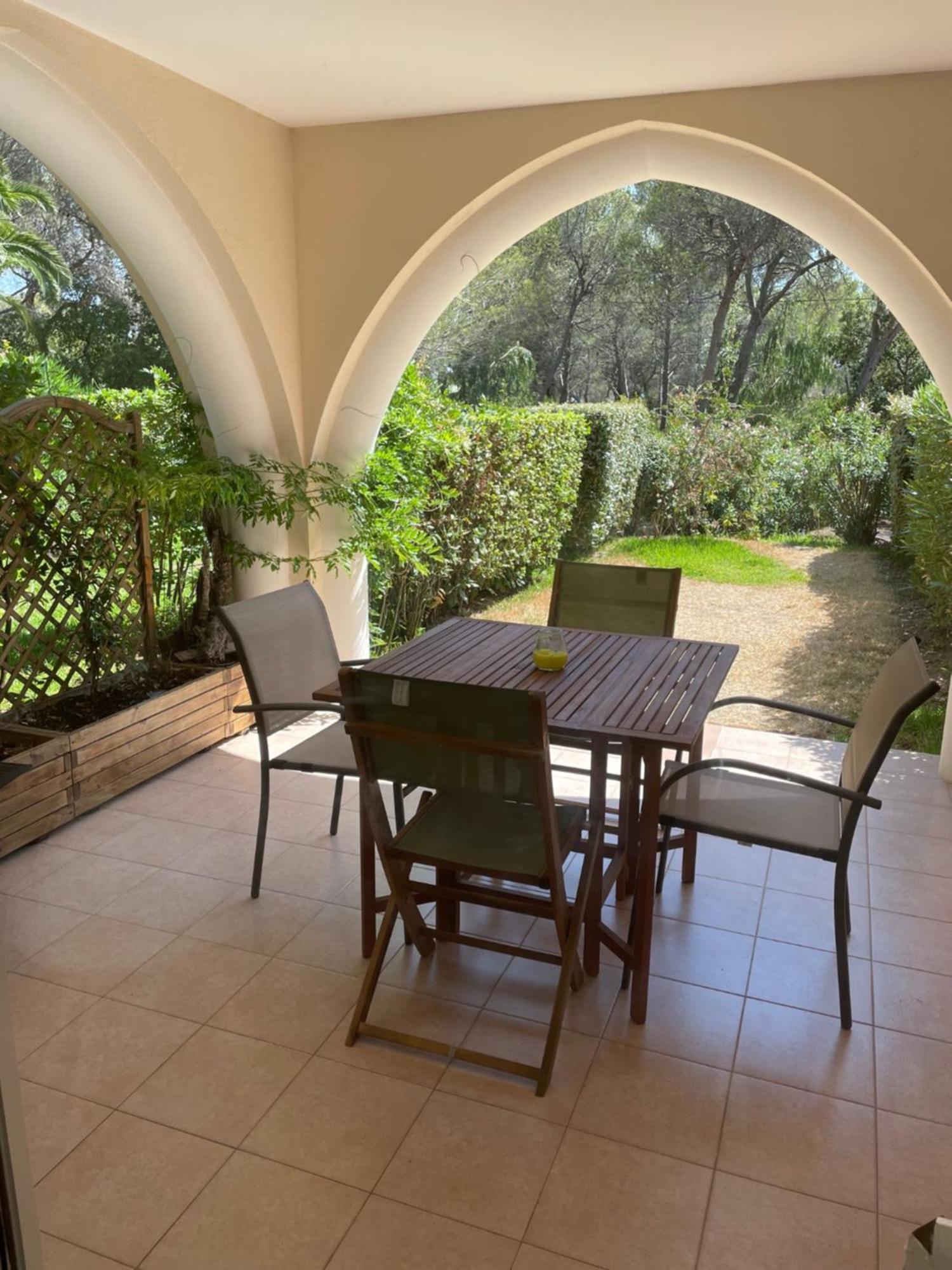 2 Pieces Saint Raphael Renove, Classe 4 Etoiles, 100 M Plages, Piscine, Tennis, Parc, Terrasse, Jardin Privatif Eksteriør bilde