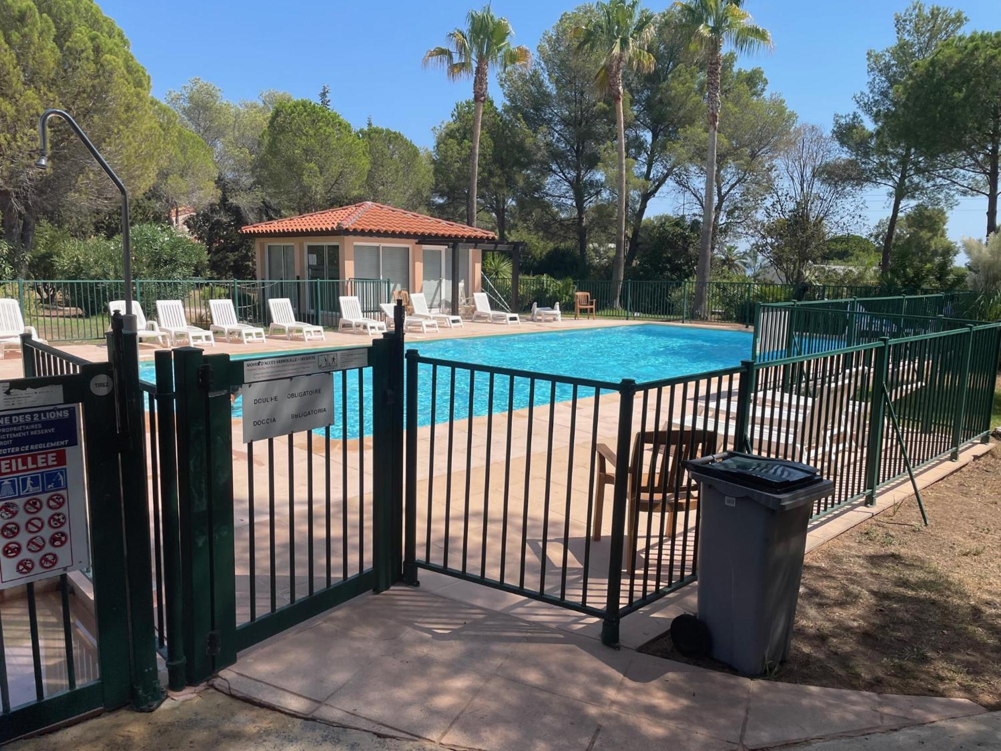2 Pieces Saint Raphael Renove, Classe 4 Etoiles, 100 M Plages, Piscine, Tennis, Parc, Terrasse, Jardin Privatif Eksteriør bilde