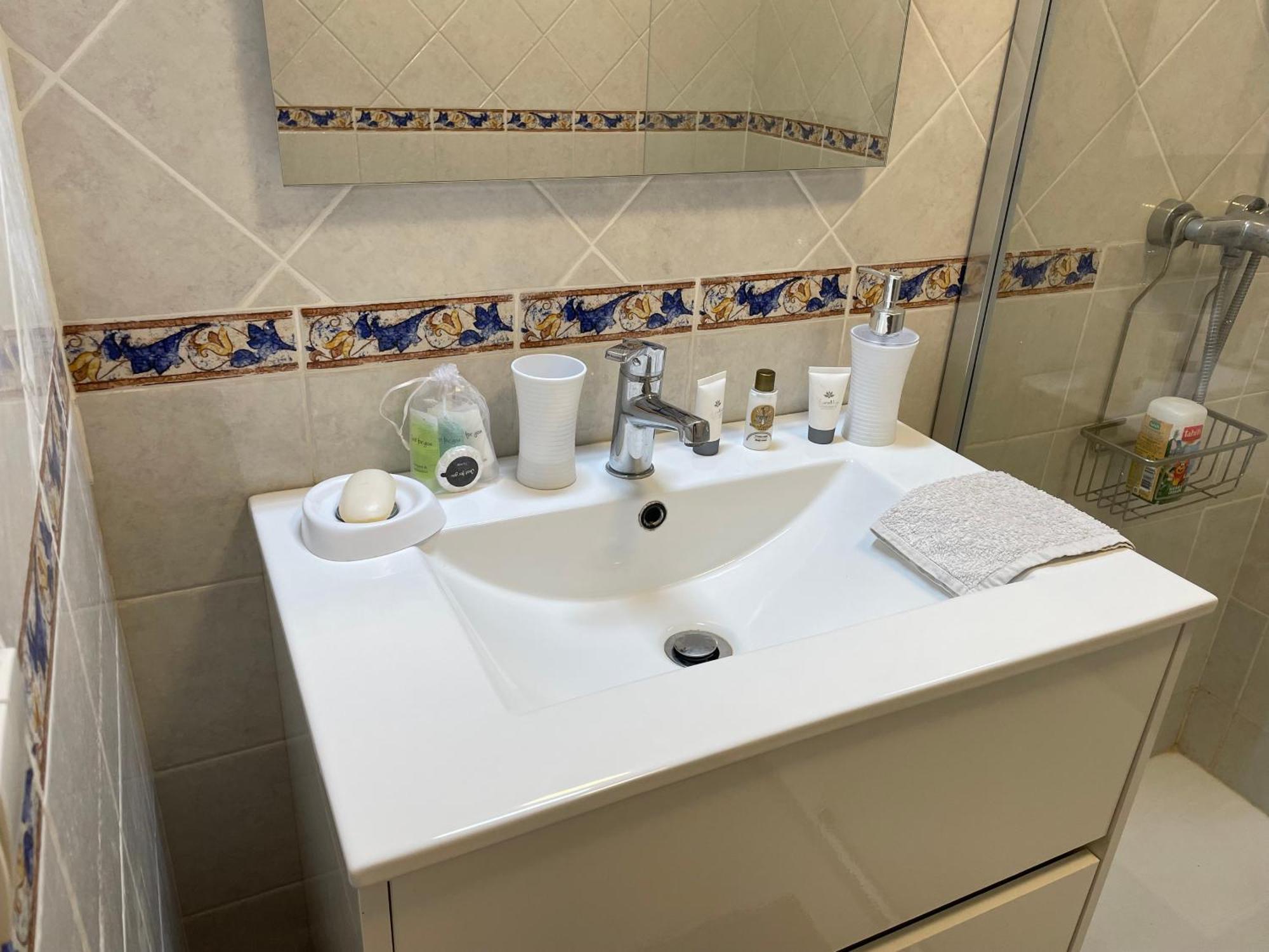 2 Pieces Saint Raphael Renove, Classe 4 Etoiles, 100 M Plages, Piscine, Tennis, Parc, Terrasse, Jardin Privatif Eksteriør bilde