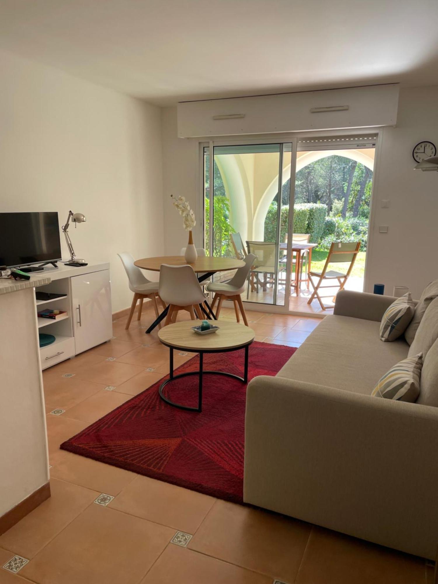 2 Pieces Saint Raphael Renove, Classe 4 Etoiles, 100 M Plages, Piscine, Tennis, Parc, Terrasse, Jardin Privatif Eksteriør bilde